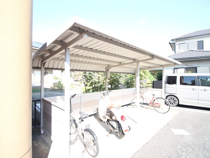 物件外観写真4　(駐輪場)