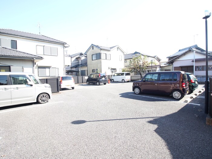 物件外観写真5　(駐車場)