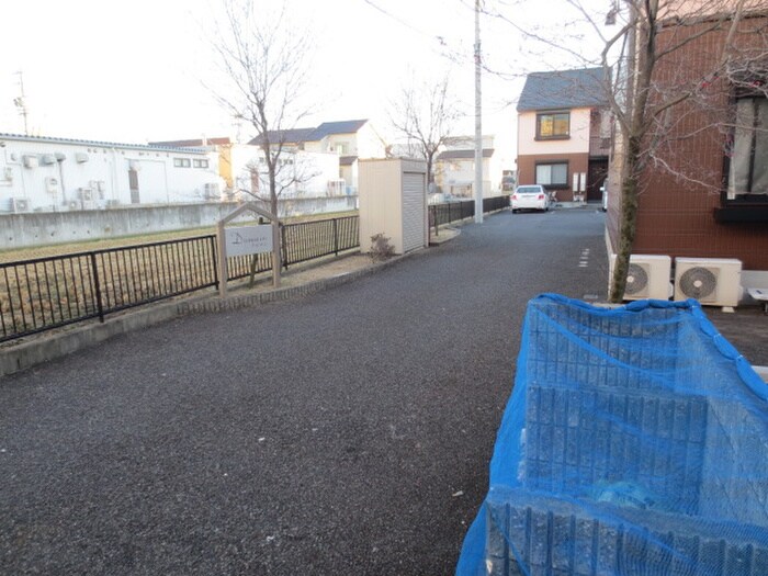 物件外観写真5　(エントランス部分)