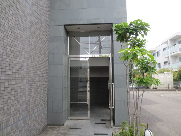 物件外観写真4　(エントランス部分)