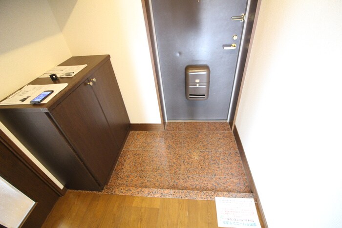 物件内観写真18　(玄関)