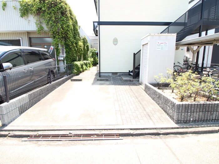 物件外観写真5　(駐車場)