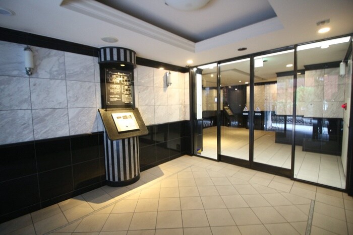 物件外観写真5　(エントランス部分)