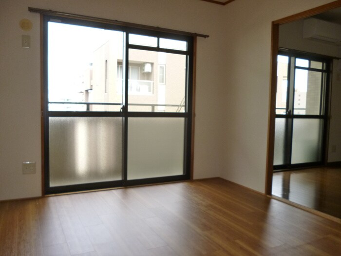 物件内観写真8　(居室)