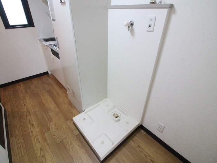 物件内観写真16　(洗濯機置場)