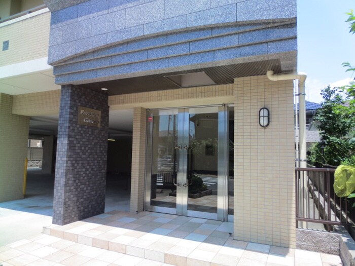 物件外観写真2　(エントランス部分)