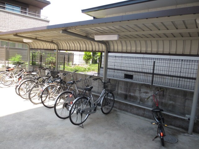物件外観写真5　(駐輪場)