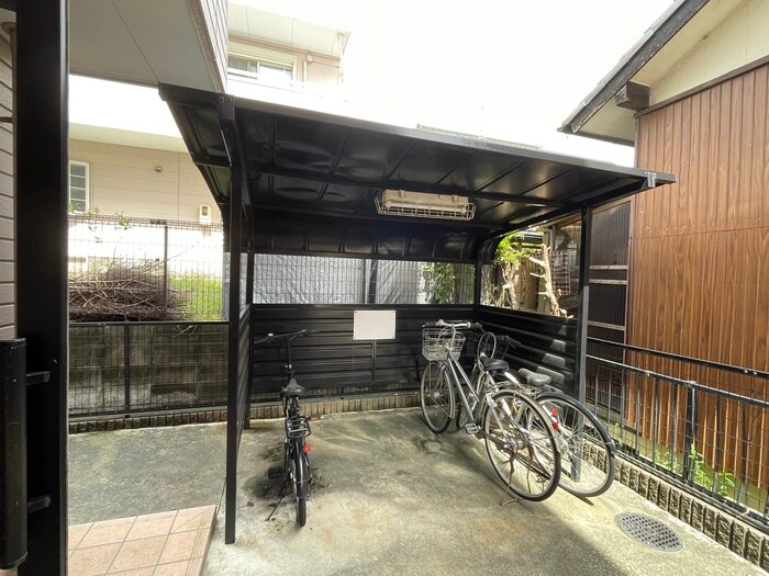 物件外観写真5　(駐輪場)