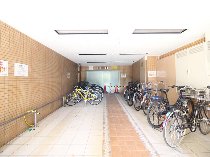 物件外観写真3　(駐輪場)