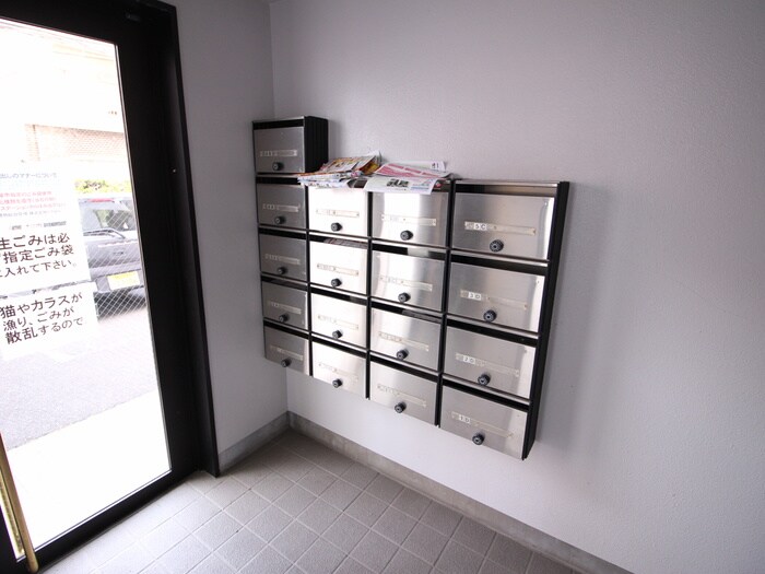 物件外観写真2　(エントランス部分)