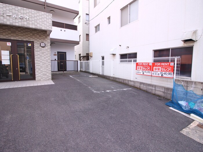 物件外観写真6　(駐車場)