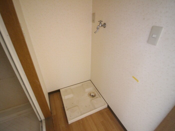 物件内観写真11　(洗濯機置場)