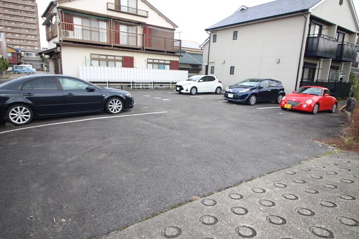 物件外観写真3　(駐車場)