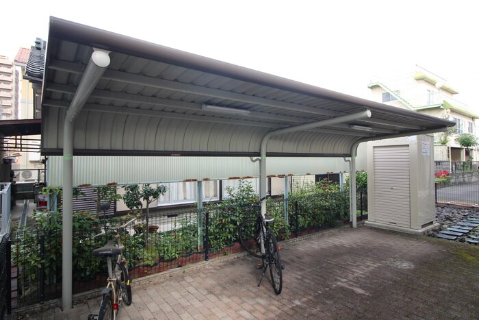 物件外観写真4　(駐輪場)