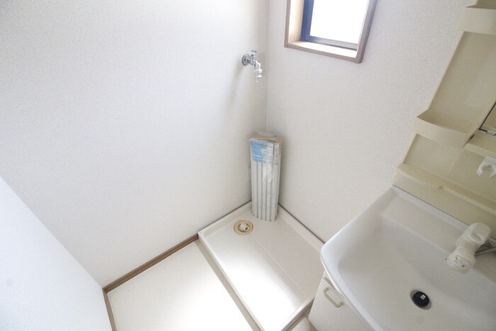 物件内観写真16　(洗濯機置場)