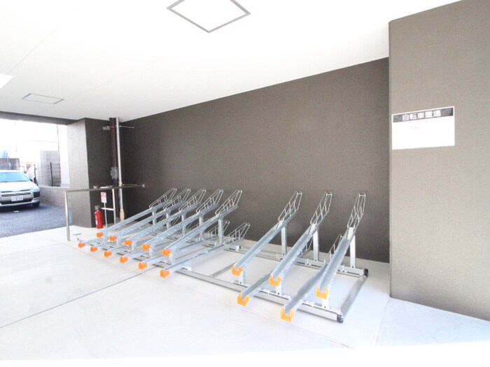 物件外観写真6　(駐輪場)