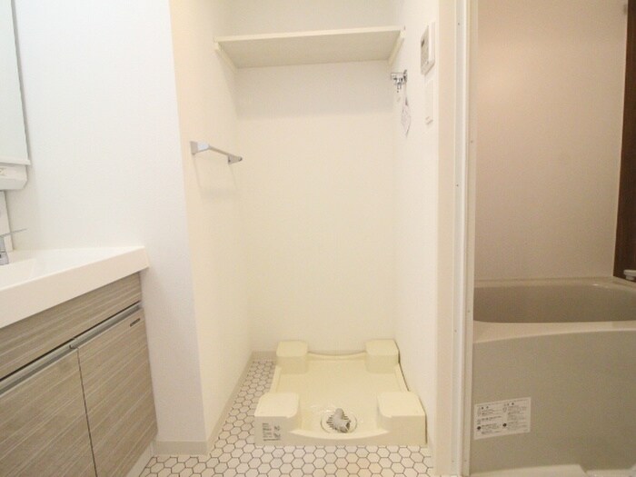 物件内観写真10　(洗濯機置場)