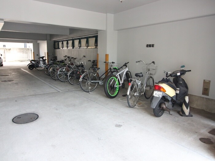 物件外観写真5　(駐輪場)