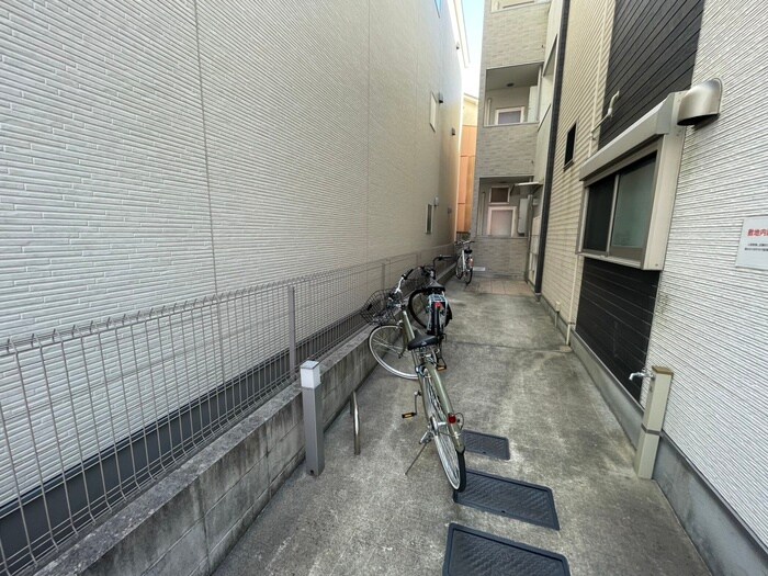 物件外観写真4　(駐輪場)