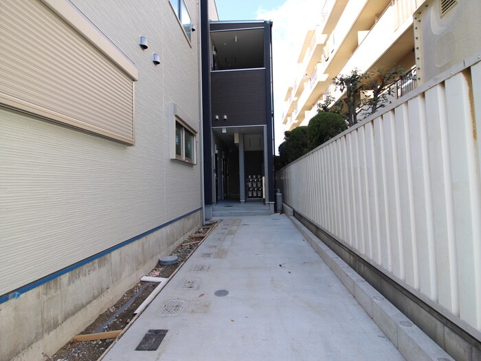 物件外観写真2　(エントランス部分)