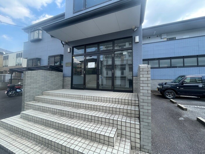 物件外観写真6　(エントランス部分)