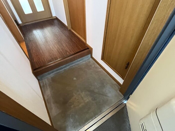 物件内観写真16　(玄関)