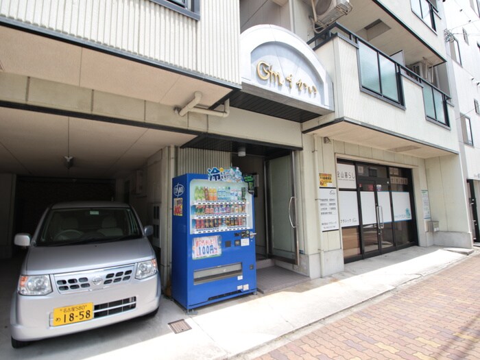 物件外観写真4　(エントランス部分)