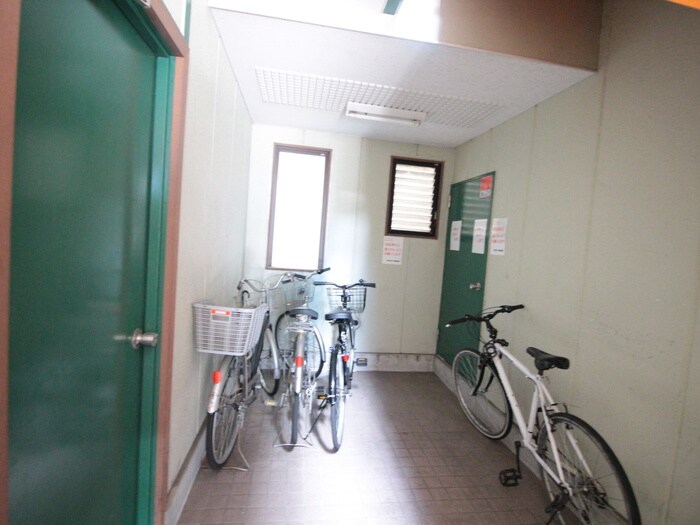 物件外観写真6　(駐輪場)