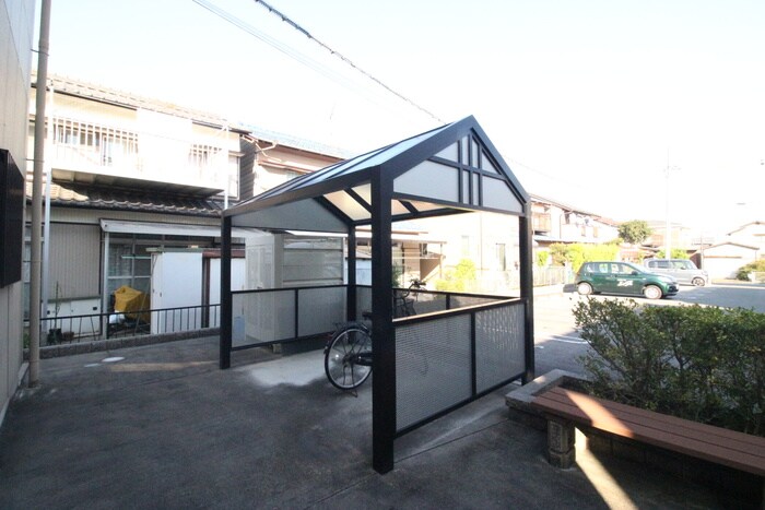 物件外観写真3　(駐輪場)