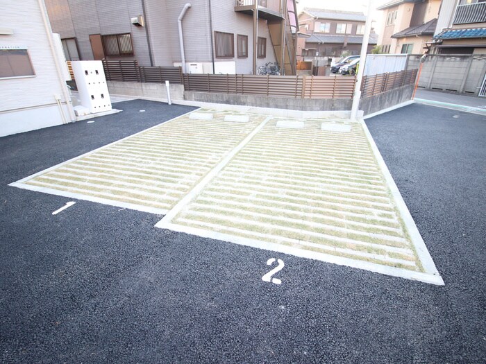 物件外観写真4　(駐車場)