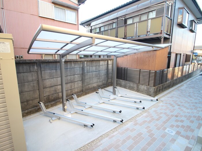 物件外観写真6　(駐輪場)