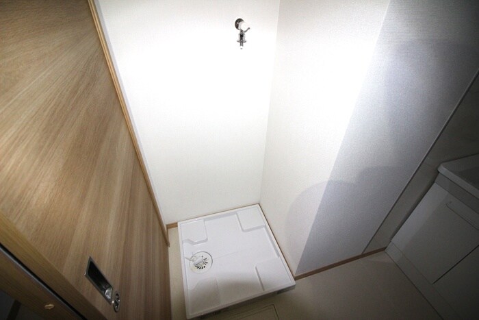 物件内観写真16　(洗濯機置場)