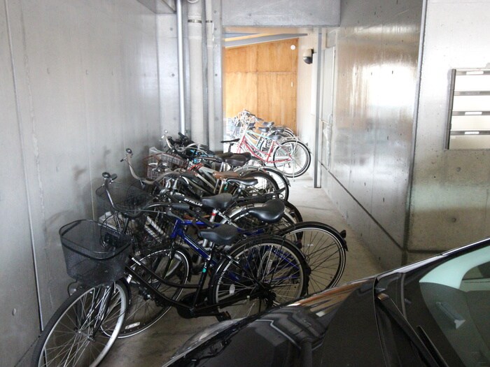 物件外観写真4　(駐輪場)