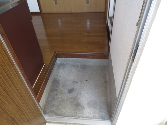 物件内観写真5　(玄関)