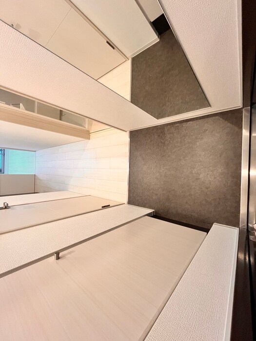 物件内観写真13　(玄関)