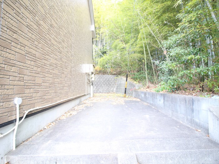 物件外観写真4　(エントランス部分)