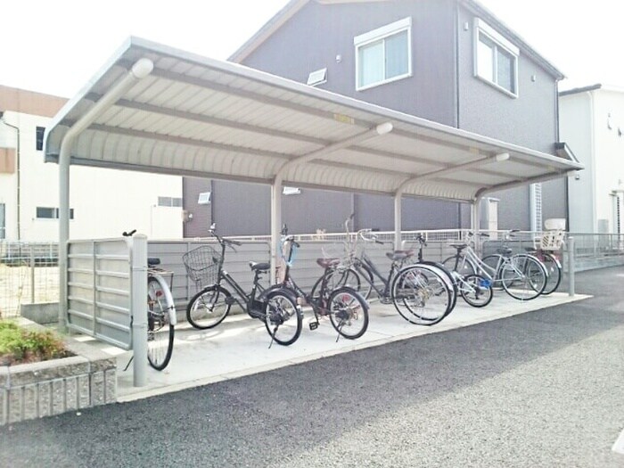 物件外観写真3　(駐輪場)