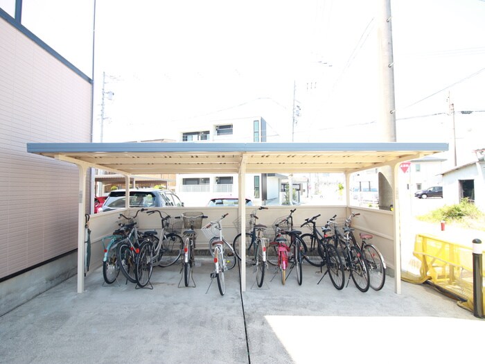 物件外観写真4　(駐輪場)