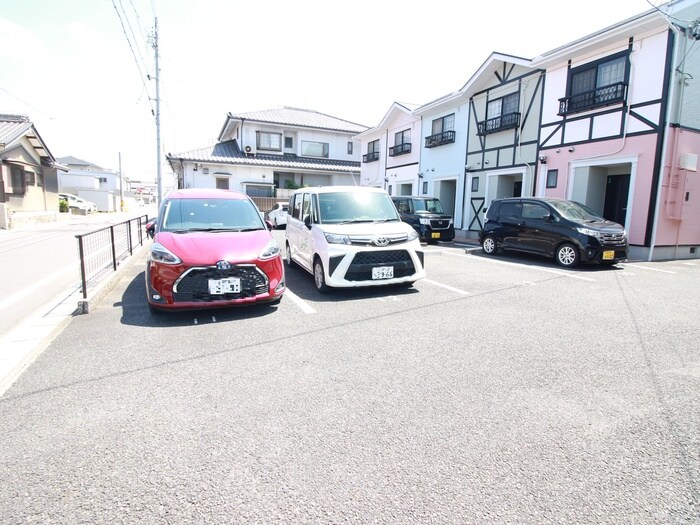 物件外観写真5　(駐車場)