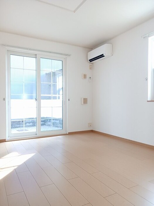 物件内観写真4　(居室)