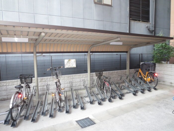 物件外観写真4　(駐輪場)