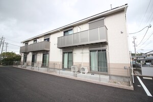 アンプルールリーブル行連外観写真