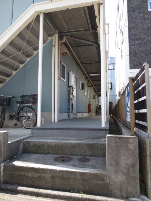 物件外観写真3　(エントランス部分)
