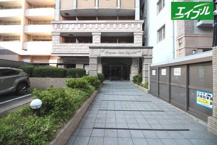 物件外観写真2　(エントランス部分)