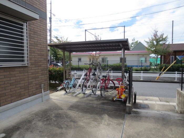 物件外観写真5　(駐輪場)