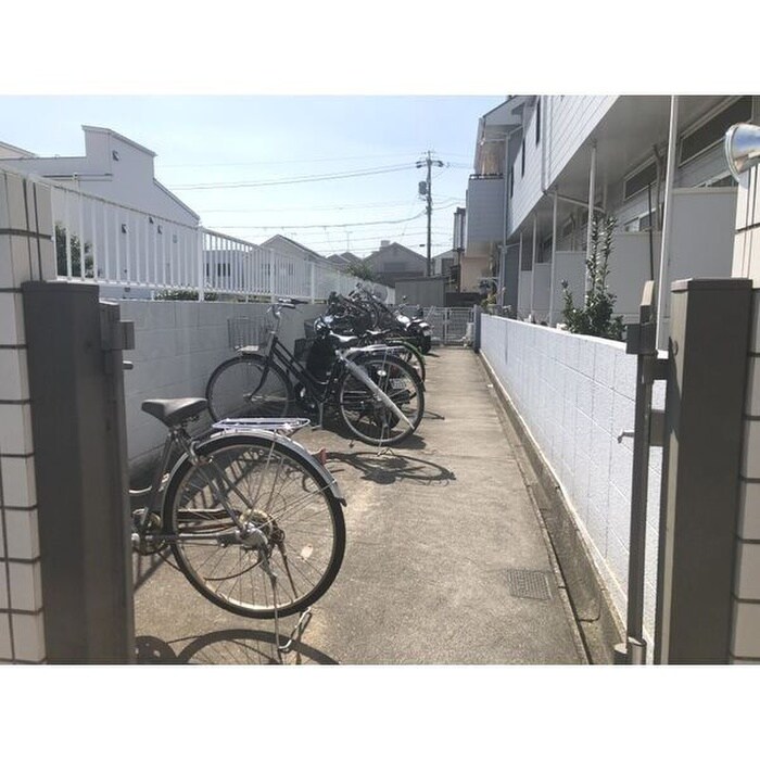 物件外観写真2　(駐輪場)
