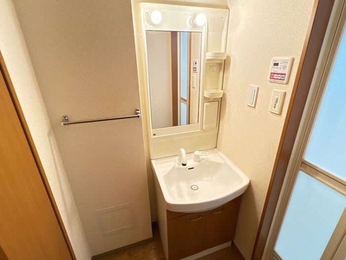 物件内観写真7　(洗面)