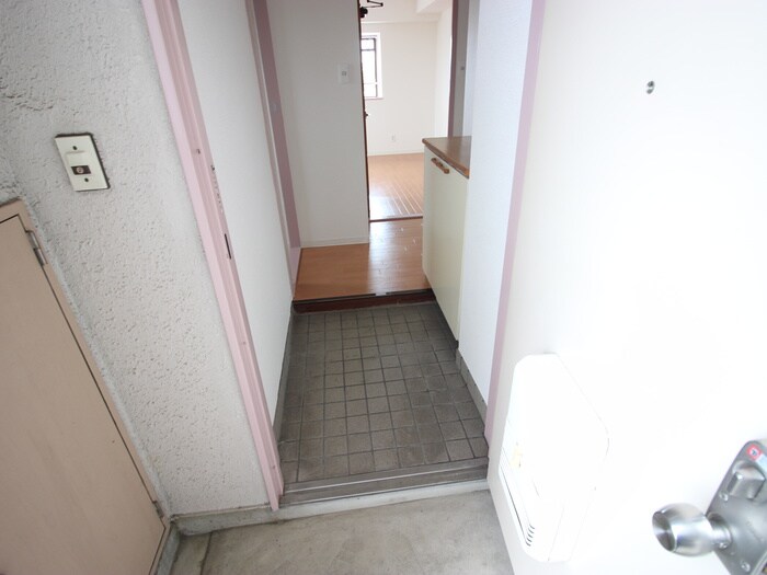 物件内観写真16　(玄関)