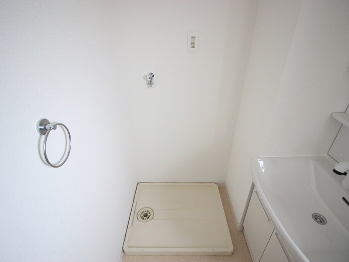 物件内観写真18　(洗濯機置場)