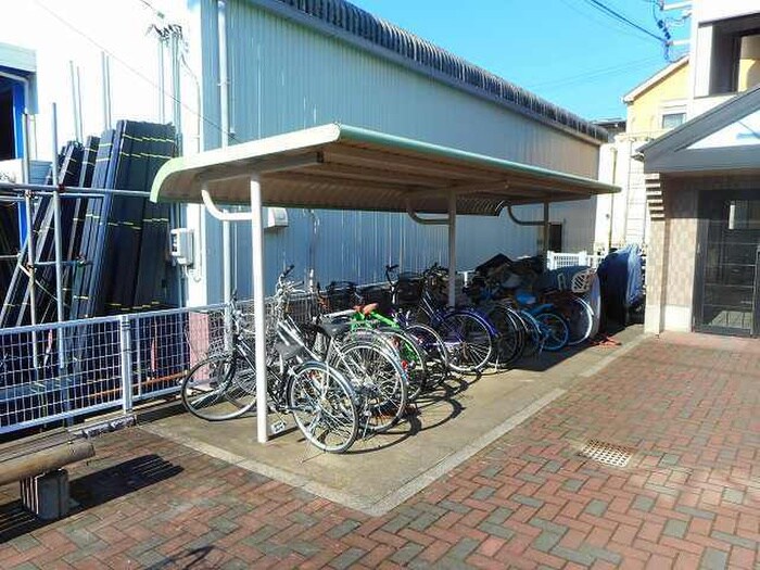 物件外観写真4　(駐輪場)